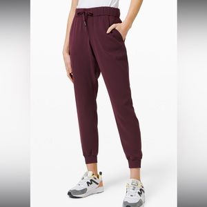 LULULEMON ON THE FLY JOGGER 28" *WOVEN MAROON